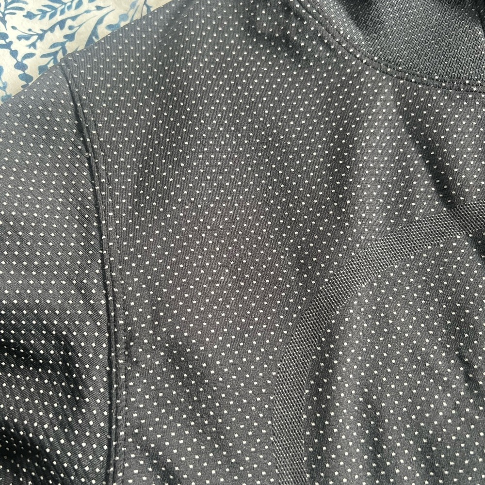 Lululemon Swiftly Relaxed Half Zip top size 10 polka dots! - Picture 4 of 4